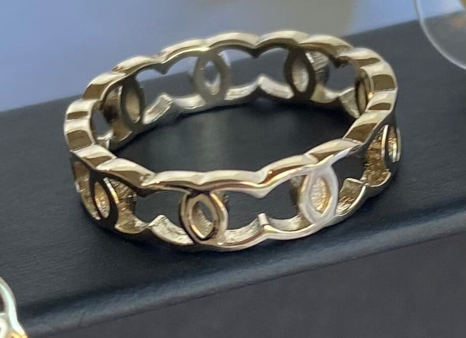 CHANEL Ring Gold Metal CC Ring Golden - Redeluxe