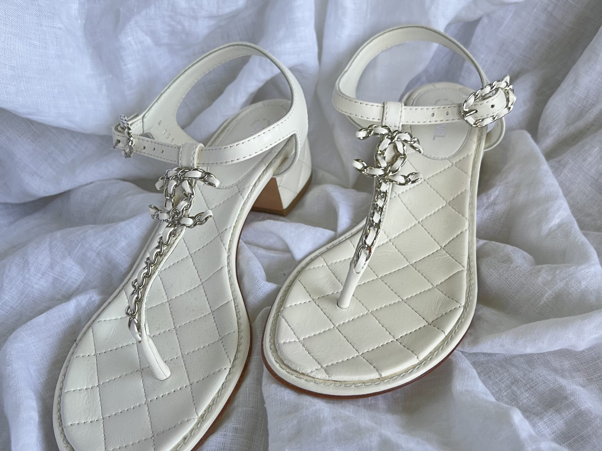 CHANEL Sandals White Chanel White Quilted Leather Sandals - 38 1/2 - Redeluxe