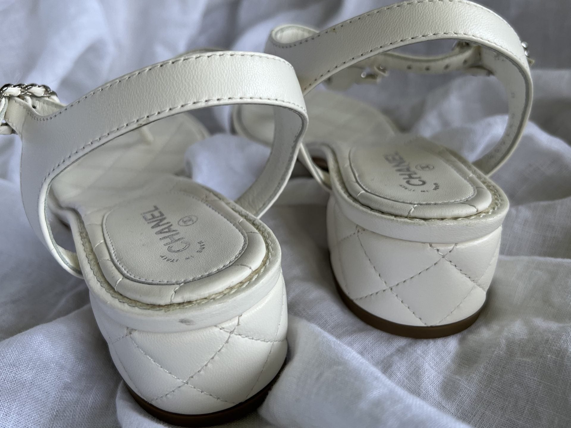 Buy CHANEL White Quilted Leather Sandals 38.5 | Exclusive Sale at REDELUXE