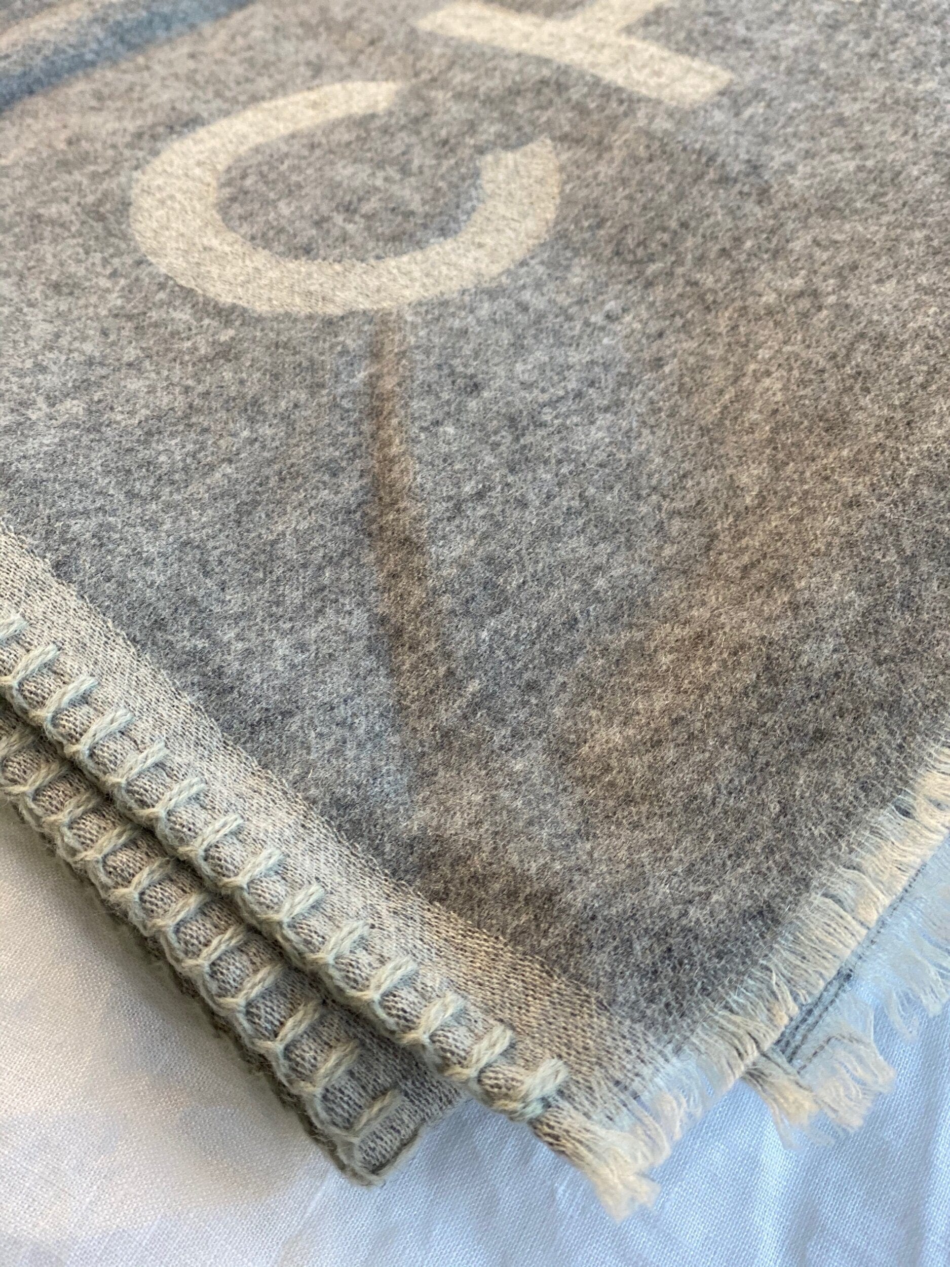 Chanel Cashmere Scarf - Grey – REDELUXE