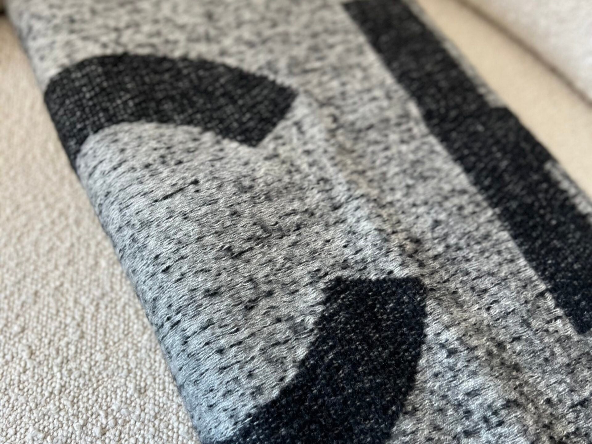 CHANEL Scarf Grey Chanel CC Cashmere Grey/Black Scarf - Redeluxe