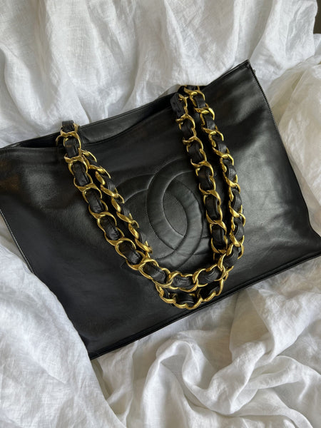 [ジルスチュアート] Black vintage chain tote bag L★送料込★ Givenchy Vintage Black Quilted Lambskin Gold Chain Tote – FOMO