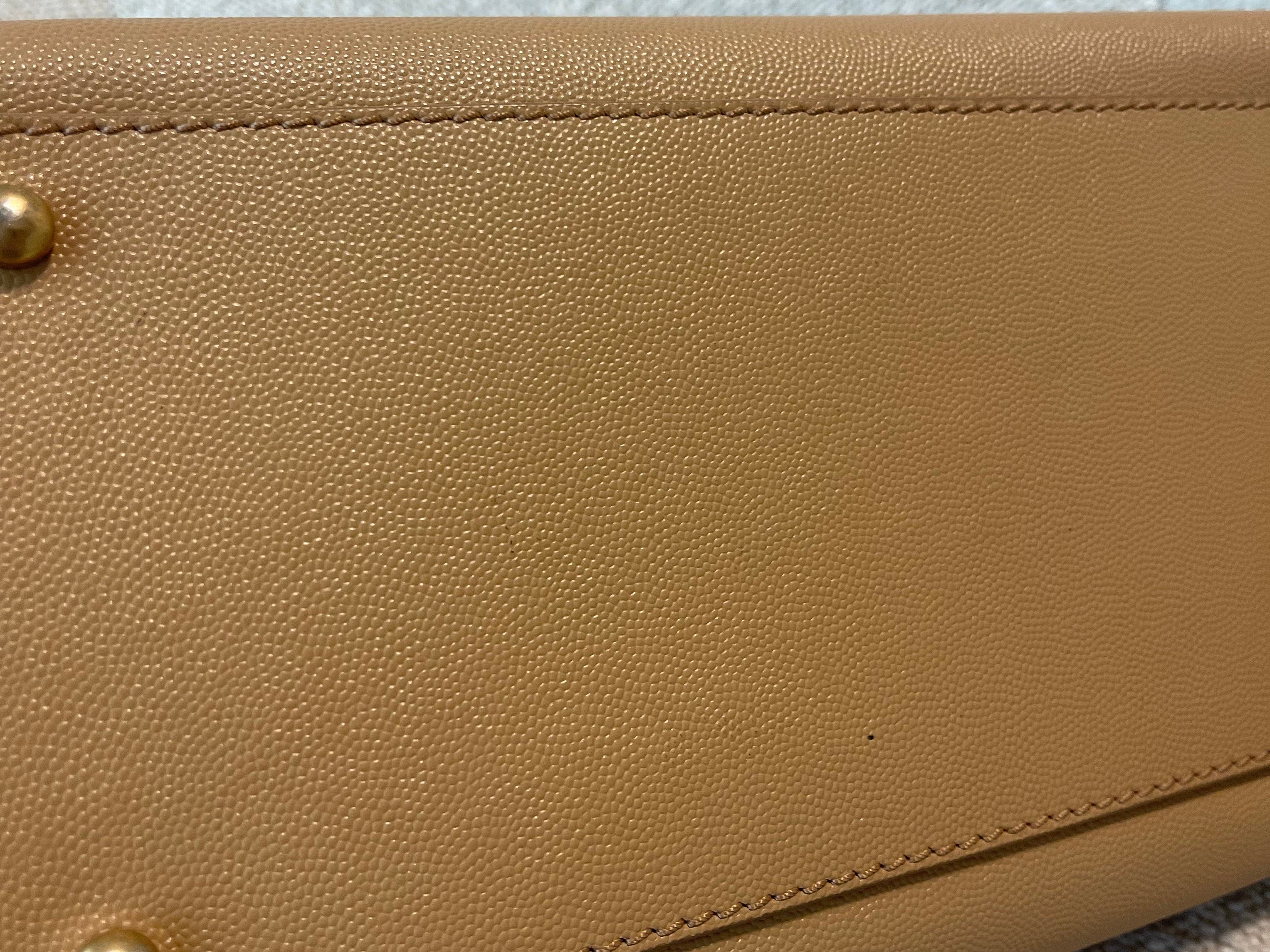CHANEL Tote CHANEL LIGHT BEIGE MEDIUM DEAUVILLE SHOPPING TOTE STUDDED AGED HARDWARE - Redeluxe