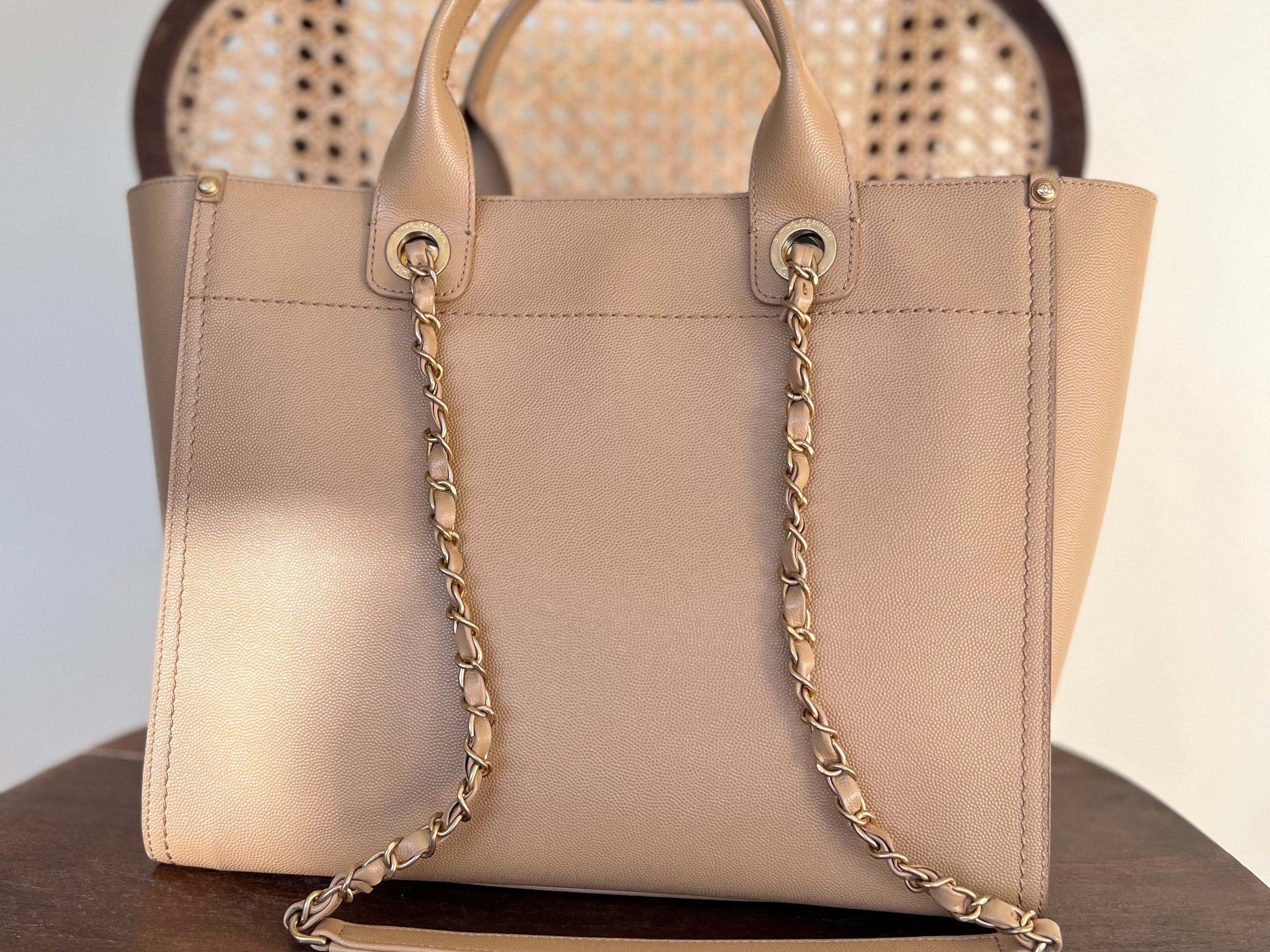 CHANEL Tote CHANEL LIGHT BEIGE MEDIUM DEAUVILLE SHOPPING TOTE STUDDED AGED HARDWARE - Redeluxe