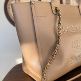 CHANEL Tote CHANEL LIGHT BEIGE MEDIUM DEAUVILLE SHOPPING TOTE STUDDED AGED HARDWARE - Redeluxe