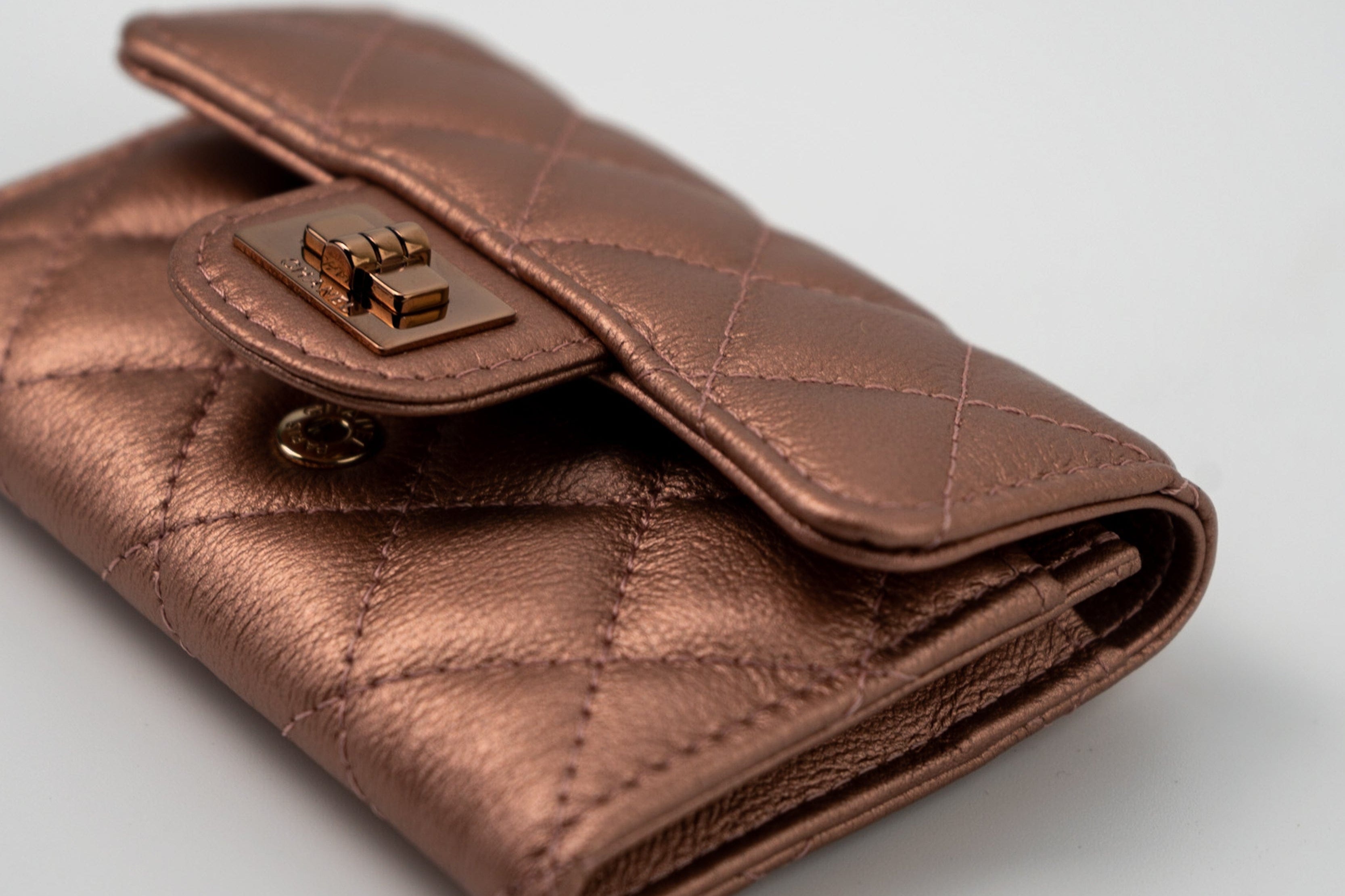 CHANEL Wallet 21A Copper (Rose Gold) 2.55 Flap Card Holder - Redeluxe