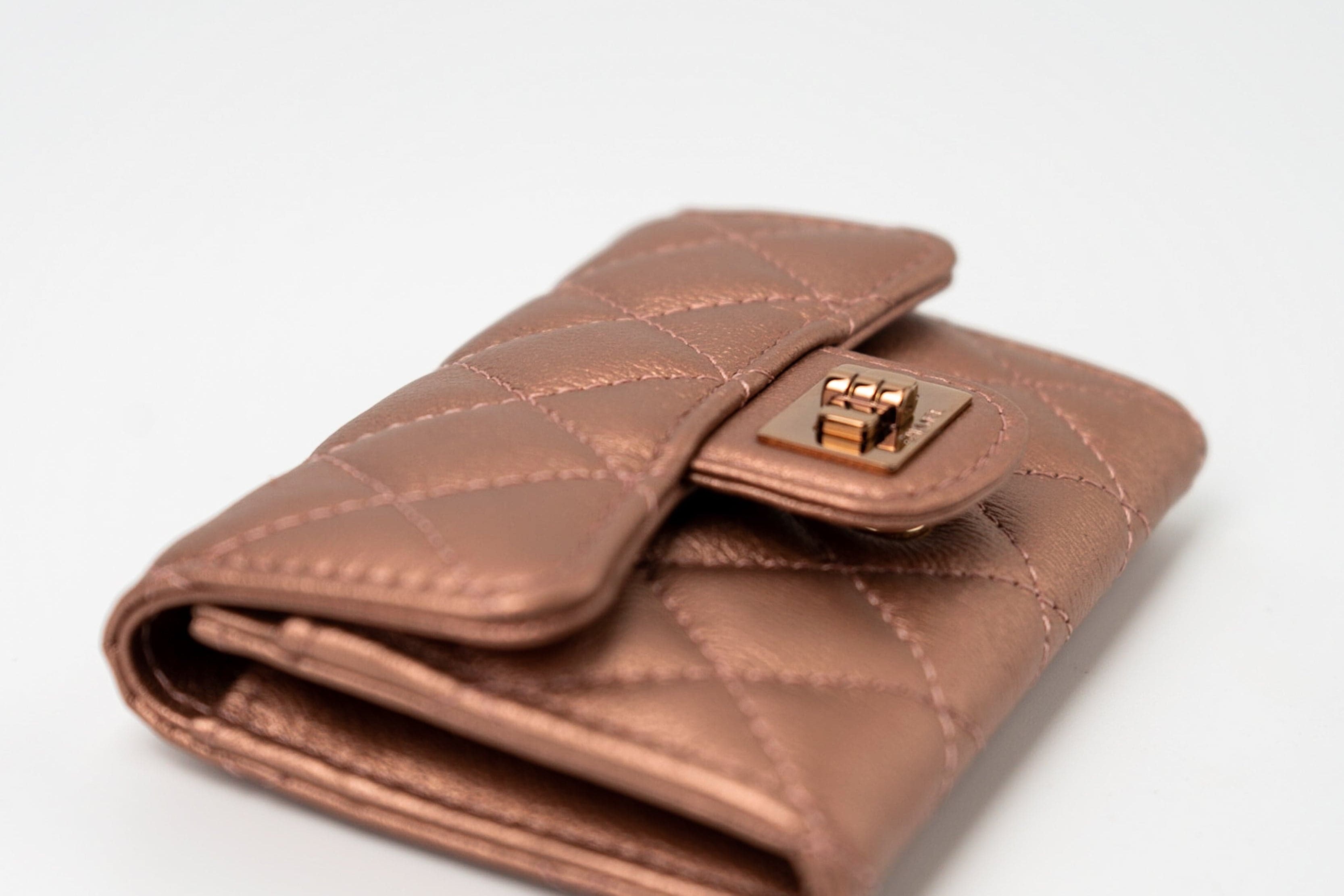 CHANEL Wallet 21A Copper (Rose Gold) 2.55 Flap Card Holder - Redeluxe