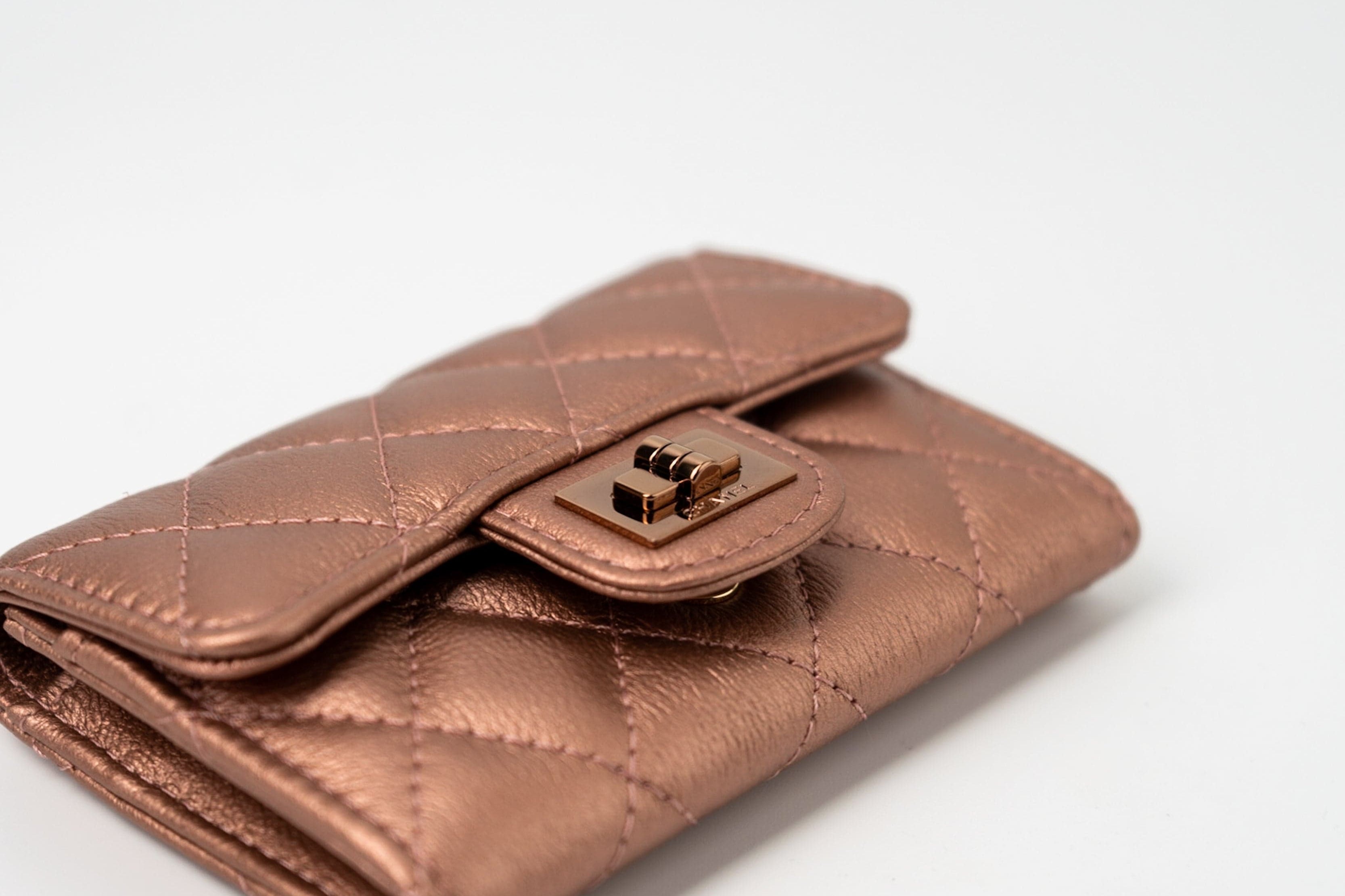 CHANEL Wallet 21A Copper (Rose Gold) 2.55 Flap Card Holder - Redeluxe