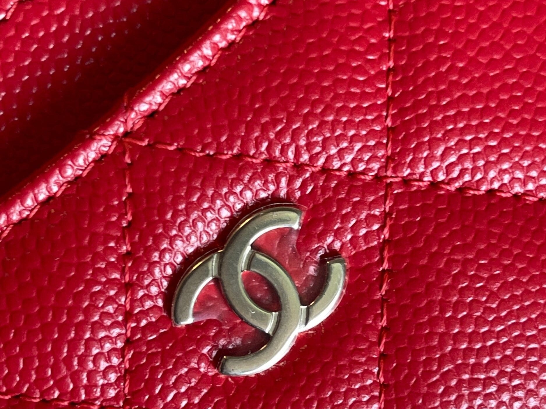 CHANEL Wallet 22S Red Caviar Quilted Card Holder LGHW - Redeluxe