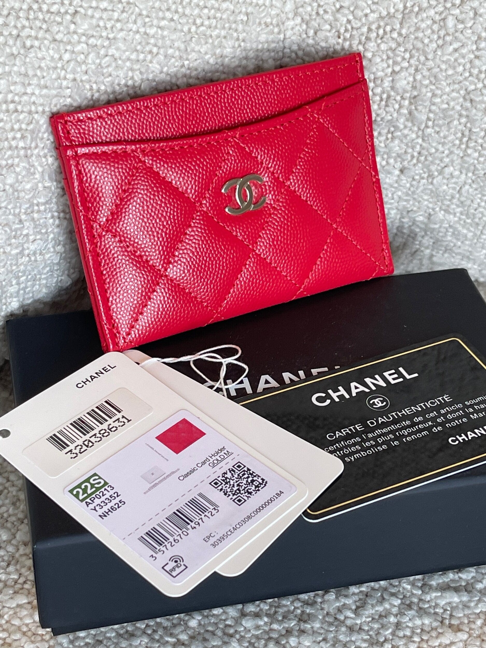 22S Red Caviar Quilted Card Holder LGHW – REDELUXE