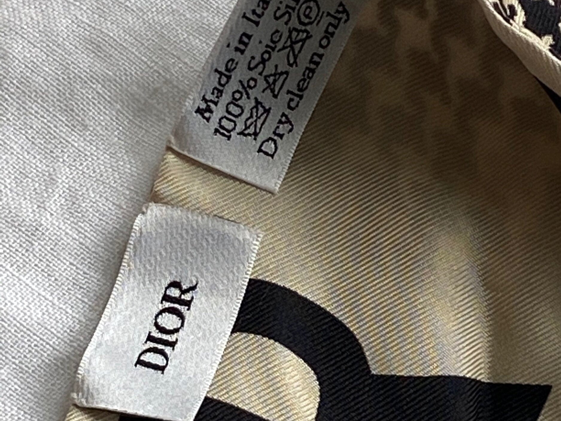 Dior 30 Montaigne Mitzah Scarf Black and White – REDELUXE