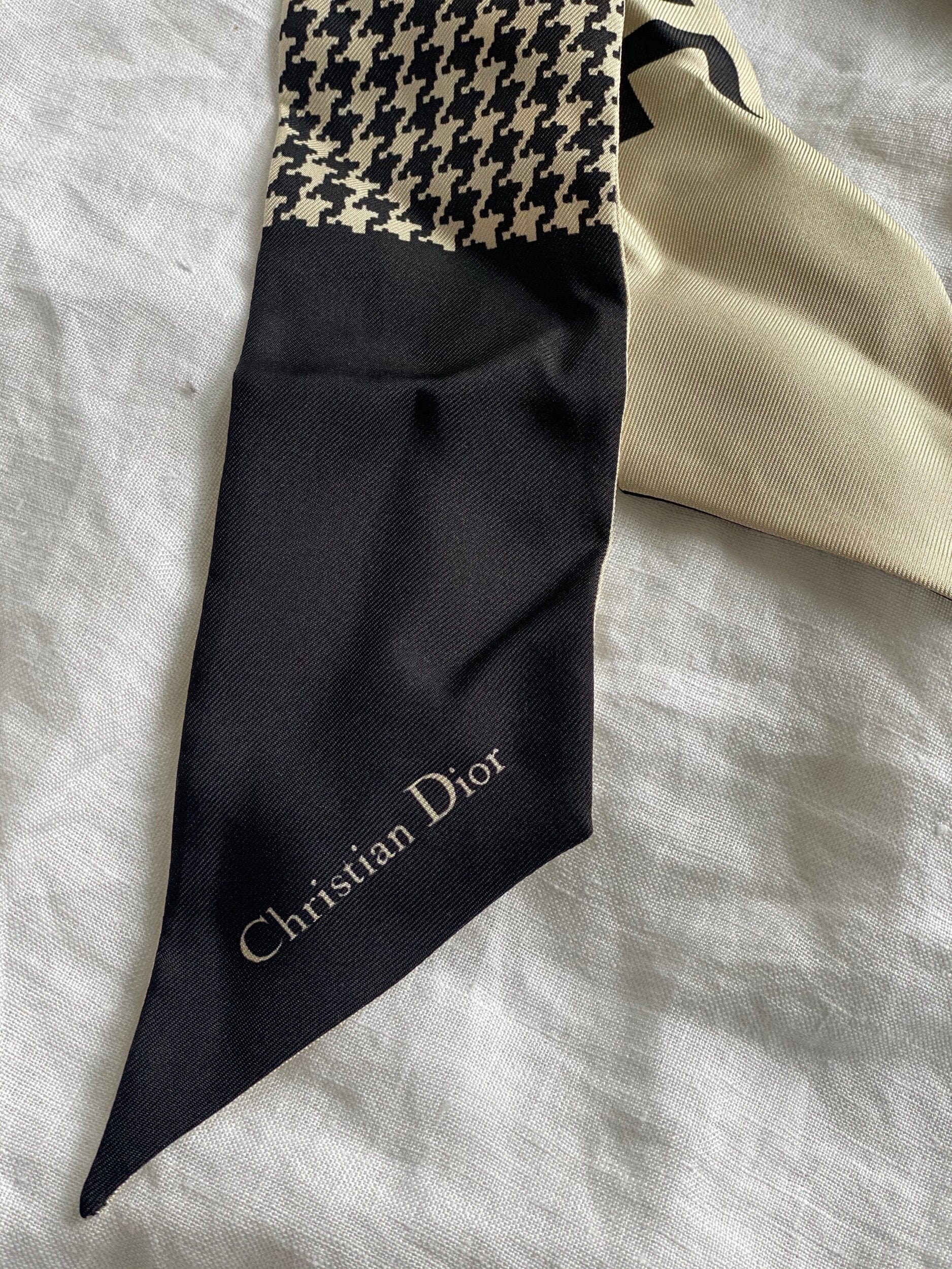 Dior 30 Montaigne Mitzah Scarf - Black and White – REDELUXE