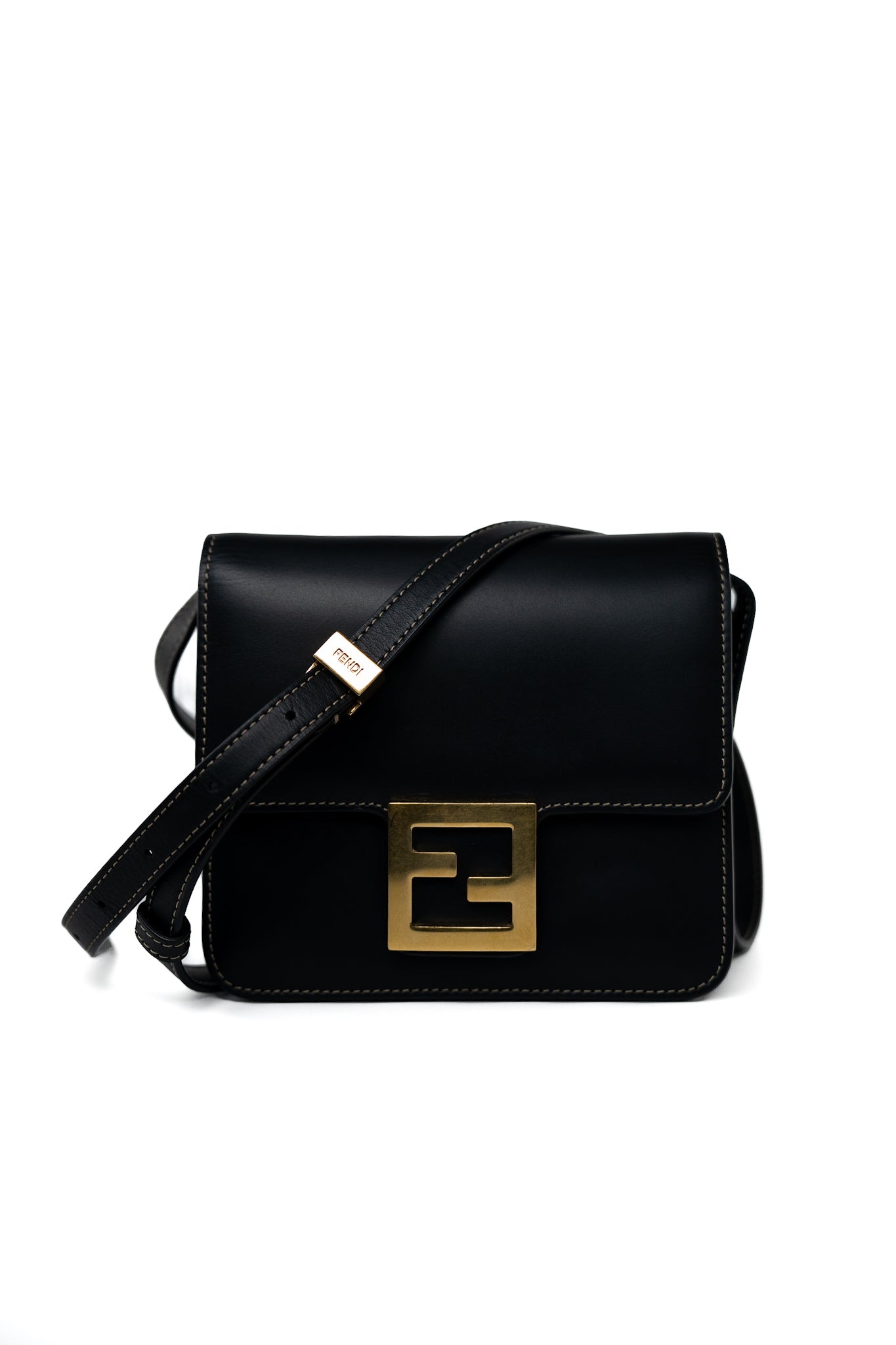 Black fendi handbag hotsell