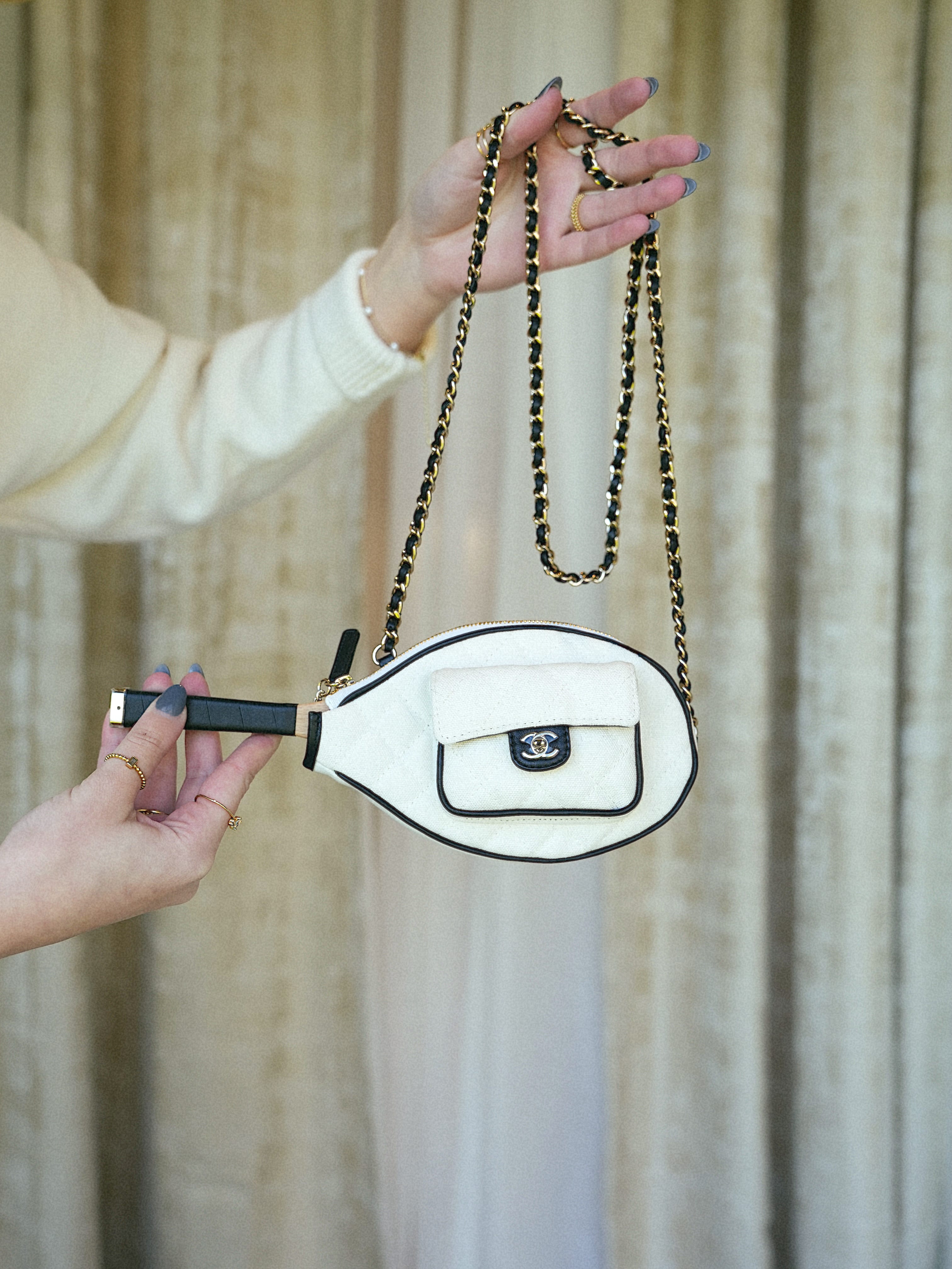 23C Tennis Racket Mirror Vanity Clutch with Chain White & Black W