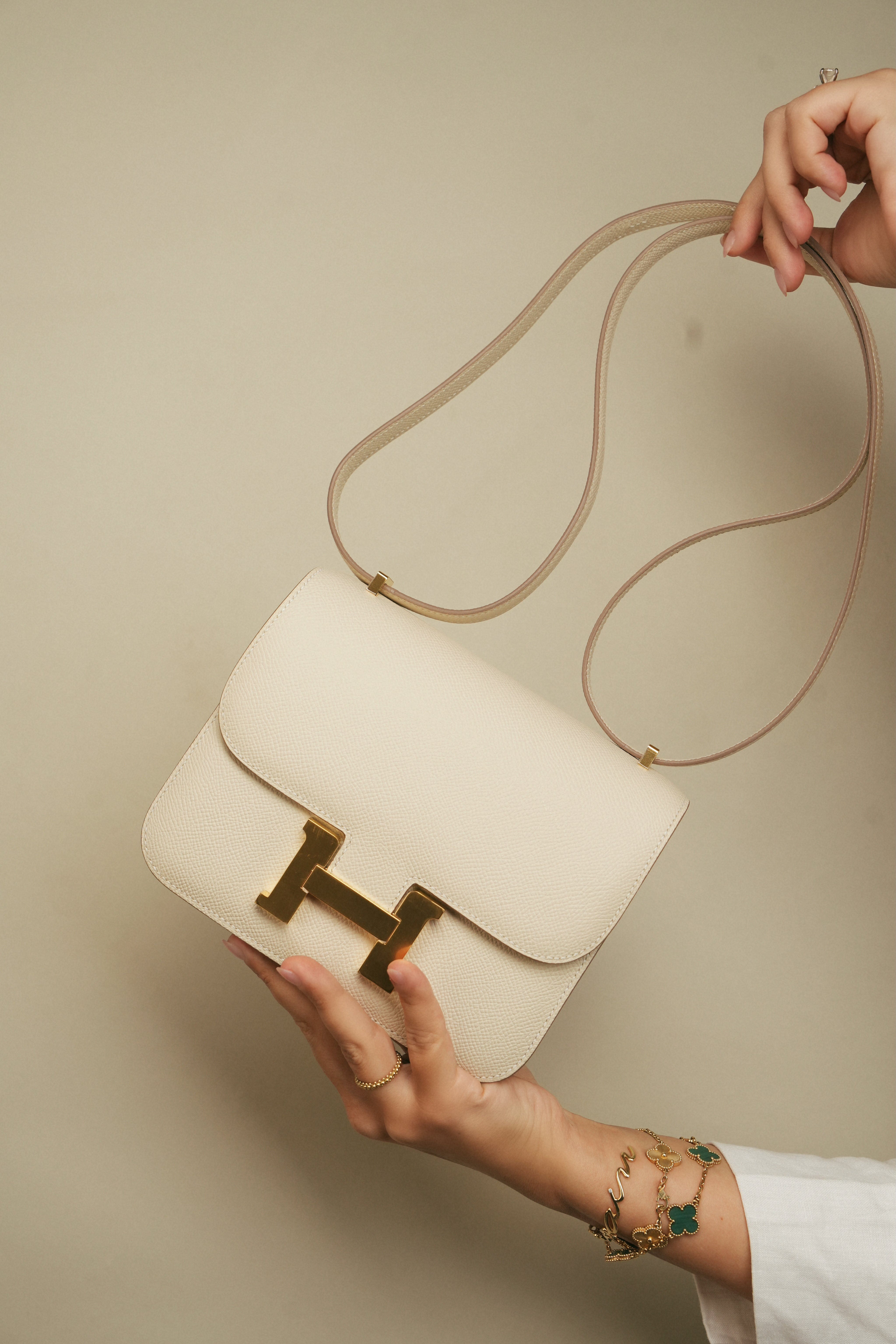 Constance 18 Craie Epsom Gold Plated U Stamp – REDELUXE