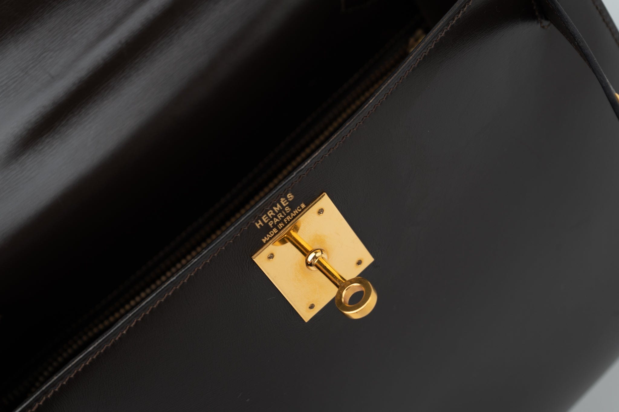 Hermes Handbag Hermes Vintage Kelly 28 Box Calfskin Chocolate Gold Metal Fittings - Redeluxe