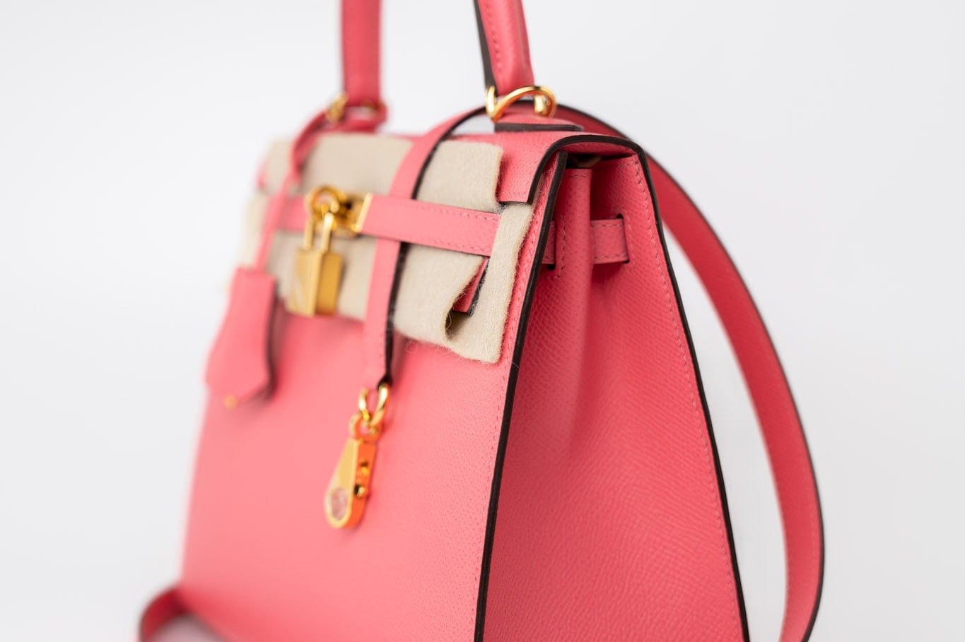 Hermes Handbag Kelly 25 Rose Azalée Veau Epsom Gold Plated C Stamp - Redeluxe