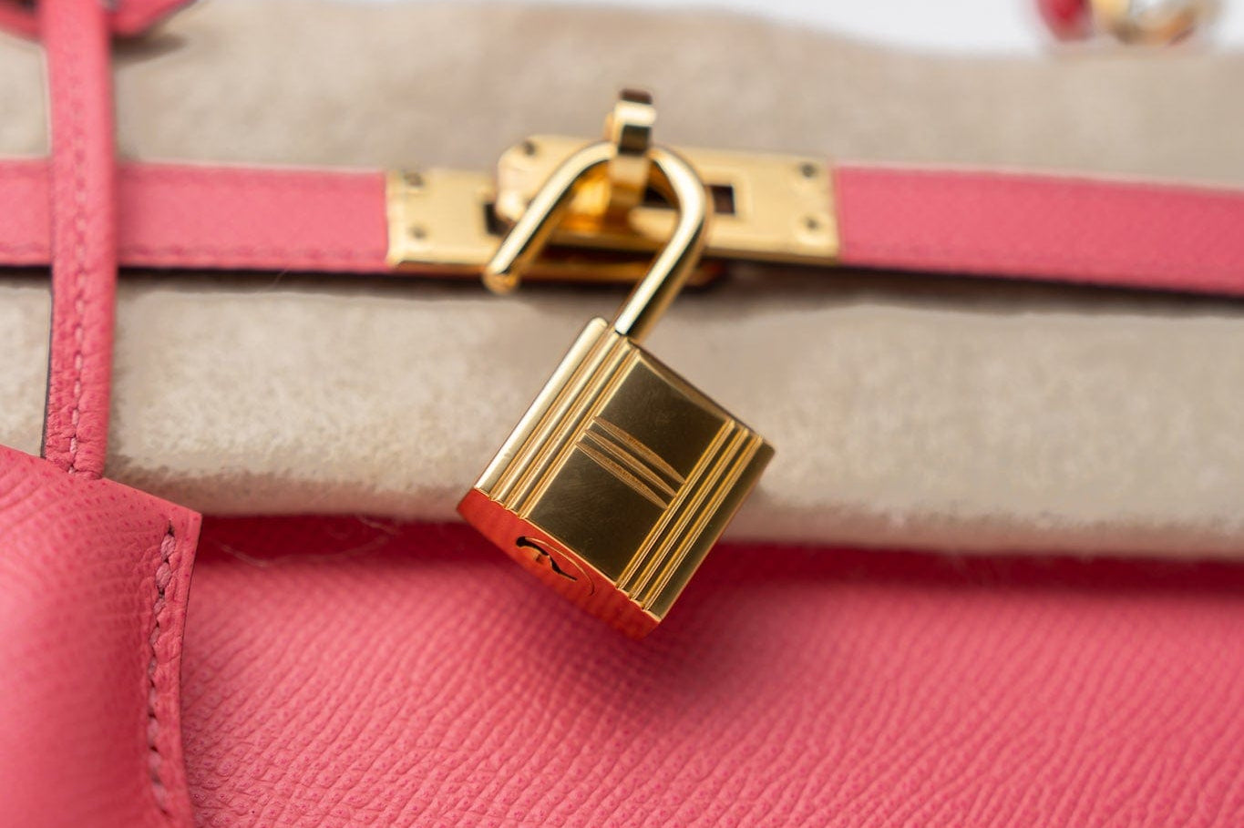 Hermes Handbag Kelly 25 Rose Azalée Veau Epsom Gold Plated C Stamp - Redeluxe
