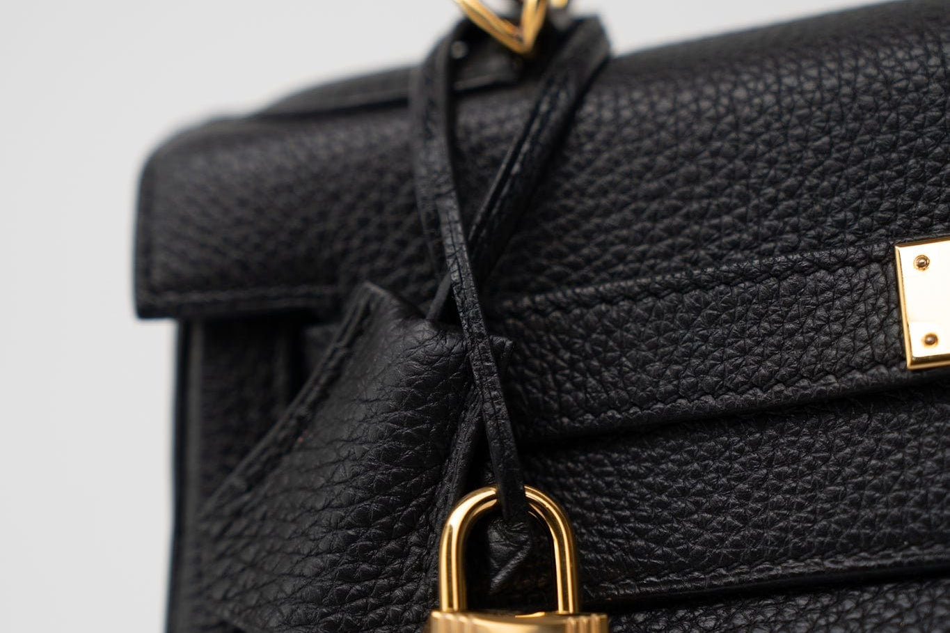 Hermes Handbag Kelly 28 Black Veau Togo Leather Gold Plated C Stamp - Redeluxe