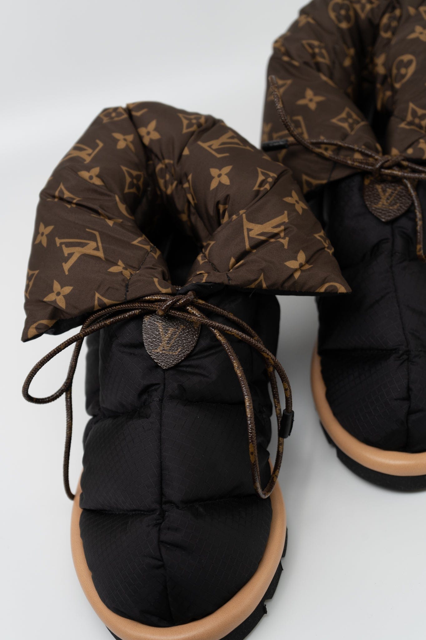 Louis vuitton ankle bag outlet