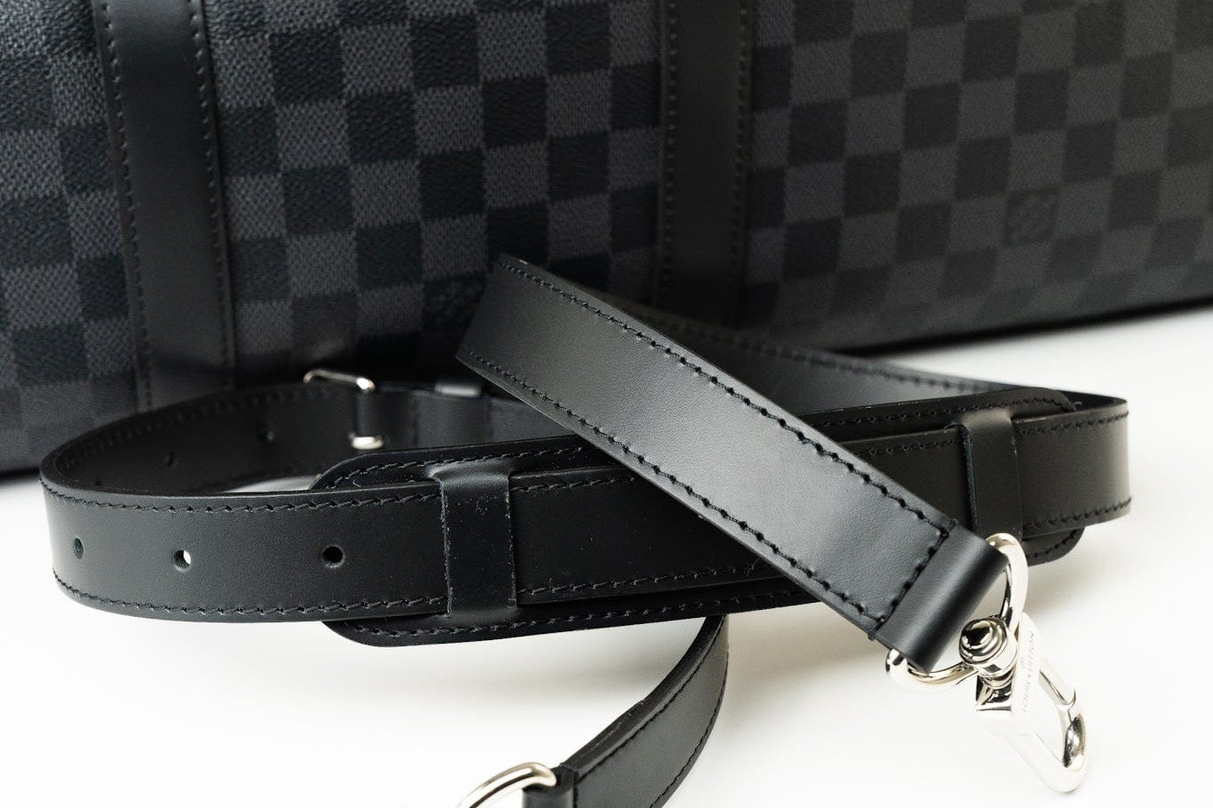Louis Vuitton Duffle Bag Louis Vuitton Keepall 55 Bandouliere in Damier Graphite Canvas - Redeluxe