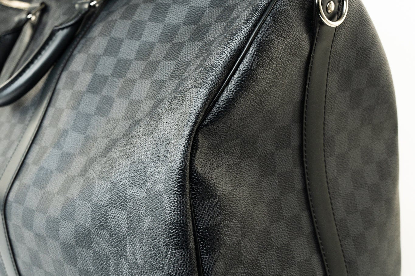 Louis Vuitton Duffle Bag Louis Vuitton Keepall 55 Bandouliere in Damier Graphite Canvas - Redeluxe