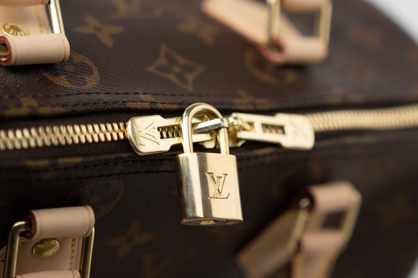 Louis Vuitton Handbag Brown Louis Vuitton Monogram Speedy Bandouliere 25 - Redeluxe