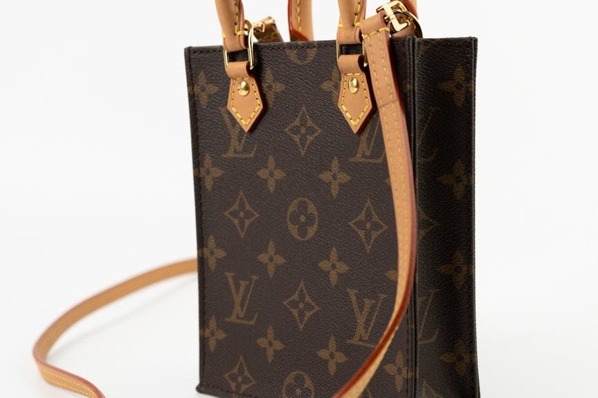 Louis Vuitton Handbag Brown Louis Vuitton Petit Sac Plat - Redeluxe