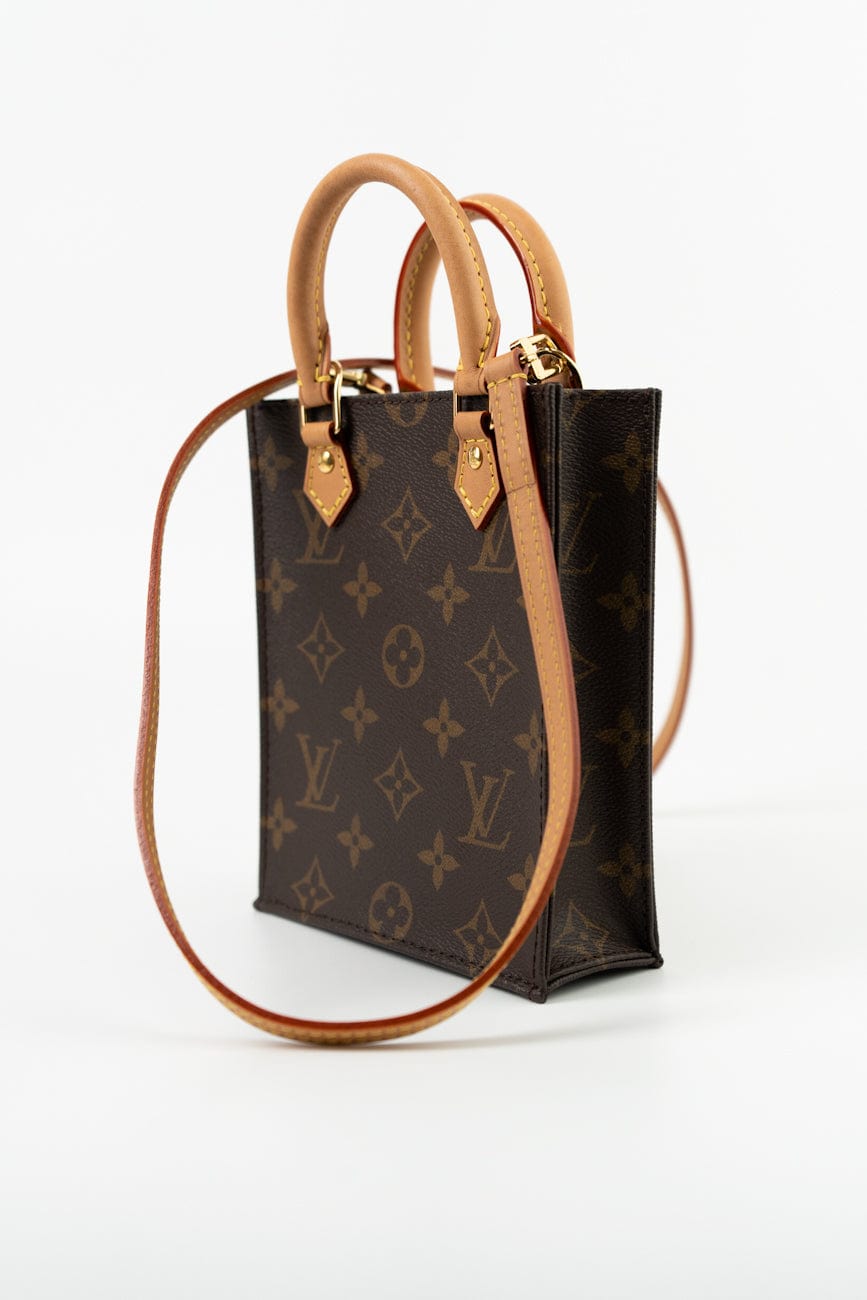 LOUIS VUITTON＊Petit Sac Plat ミニショルダーバッグ＊送料込 LOUIS VUITTON Monogram Petit Sac Plat 1676873 | FASHIONPHILE