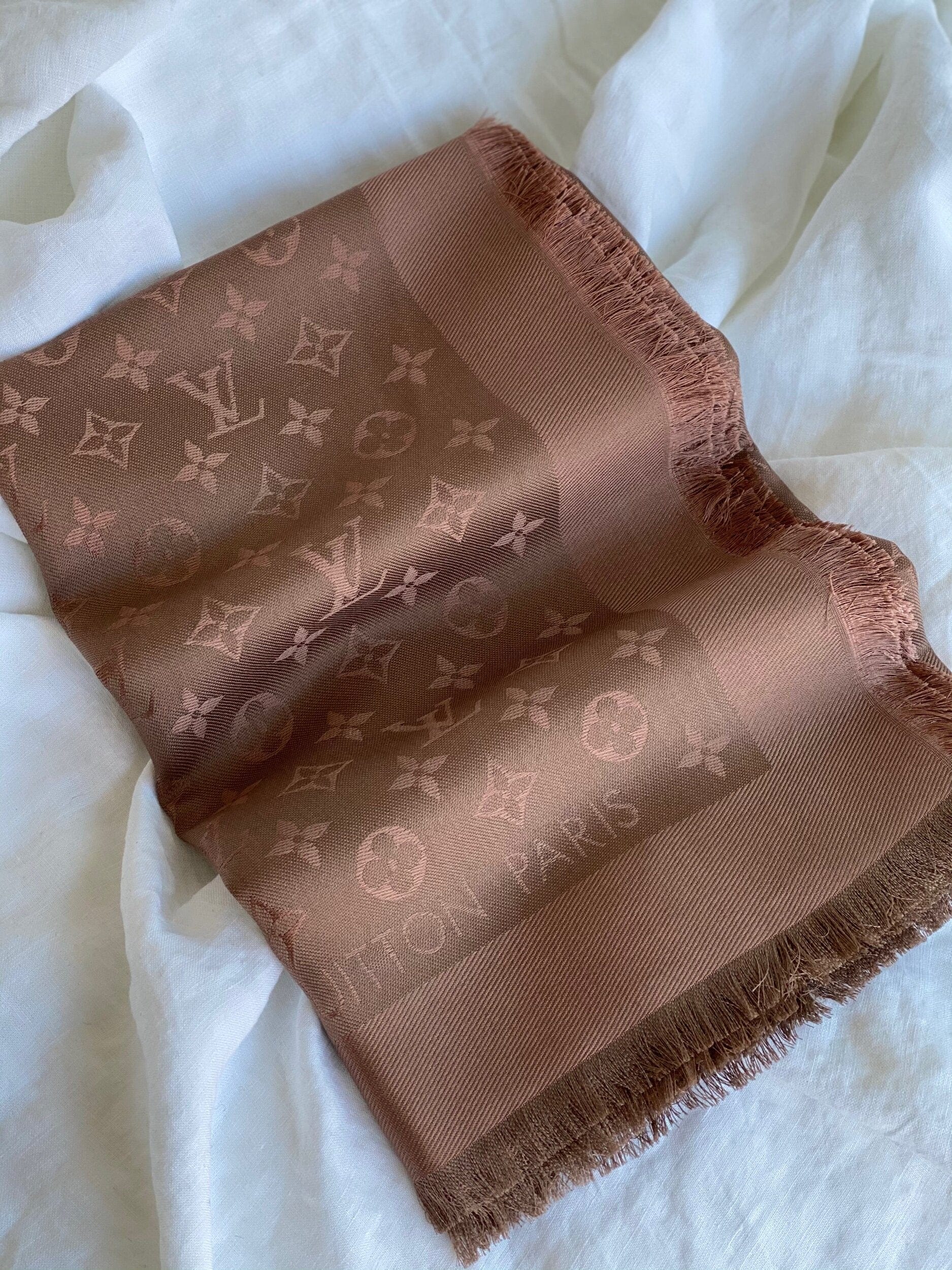 Louis vuitton shawl price deals