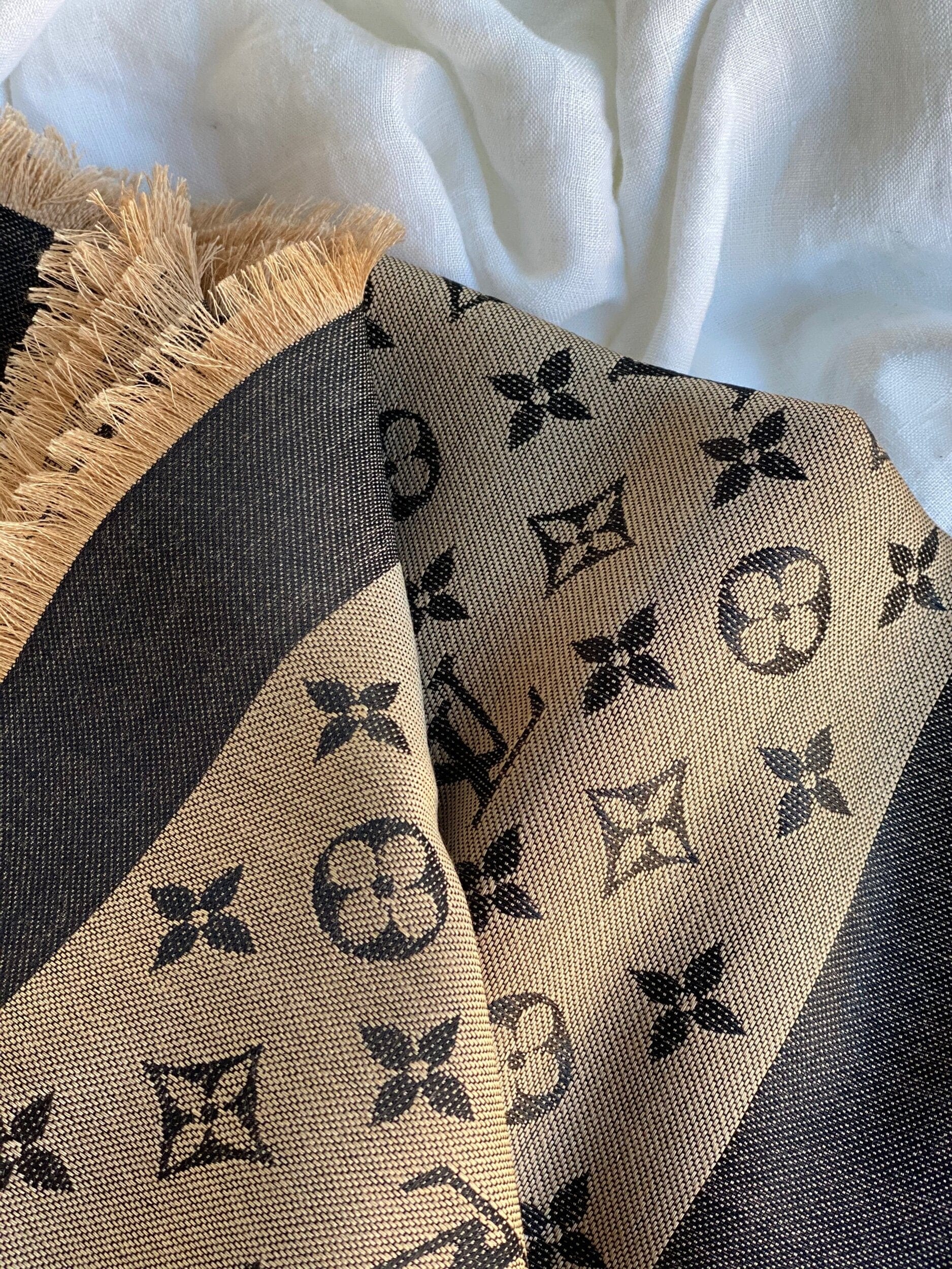 贈る結婚祝い VUITTON LOUIS MONOGRAM (M76640 BEIGE BLACK DENIM SHAWL 小物