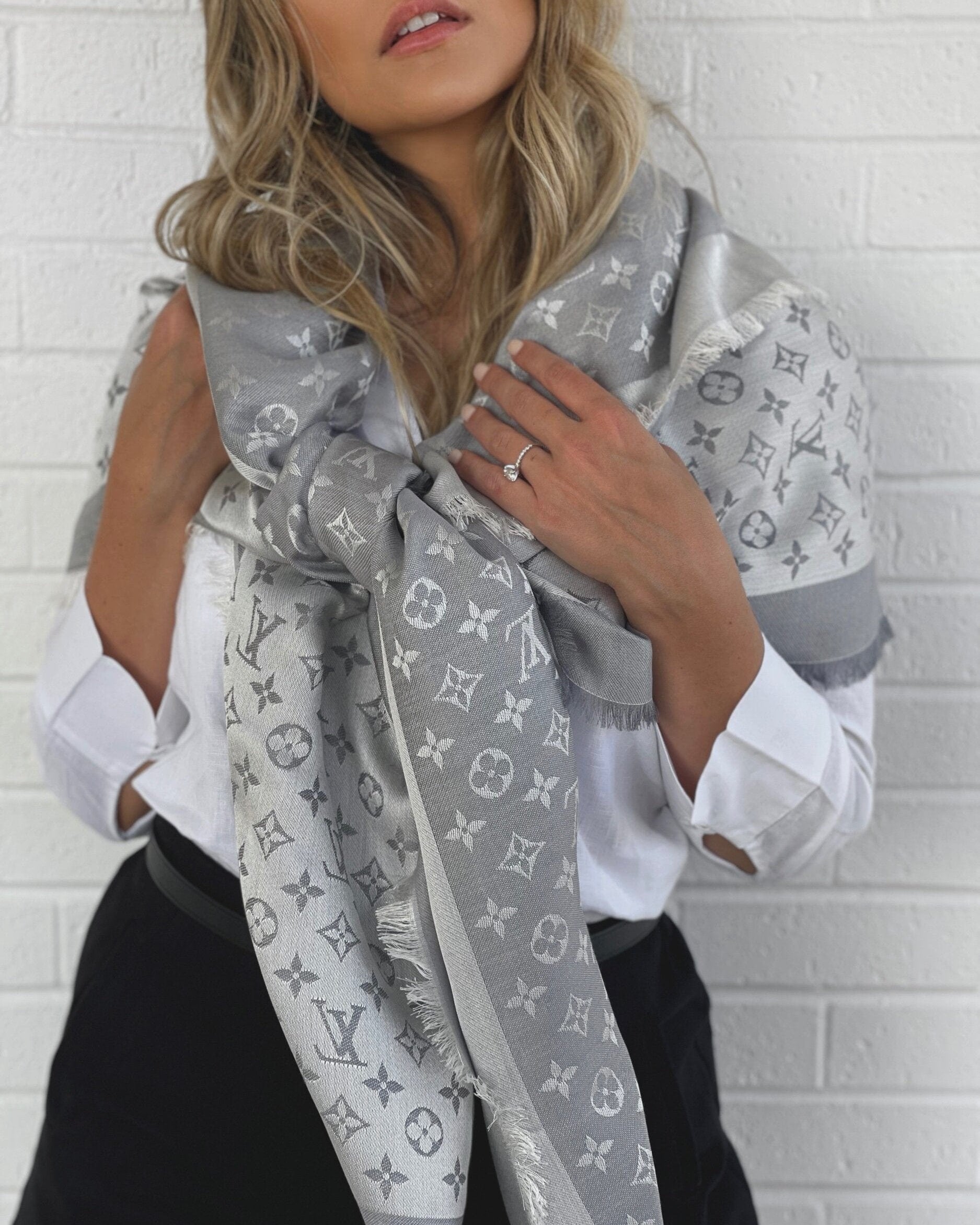 Louis Vuitton Monogram Shawl Pearl Grey (M70804) – REDELUXE