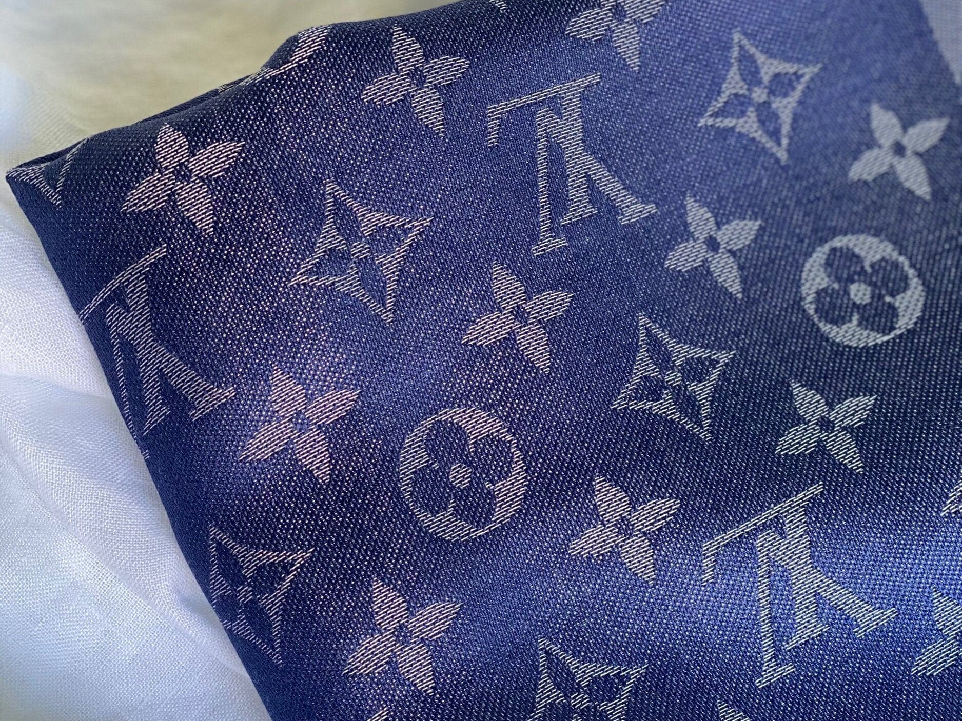 Louis Vuitton Shawl Monogram Shine Shawl Bleu Nuit (M73658) - Redeluxe