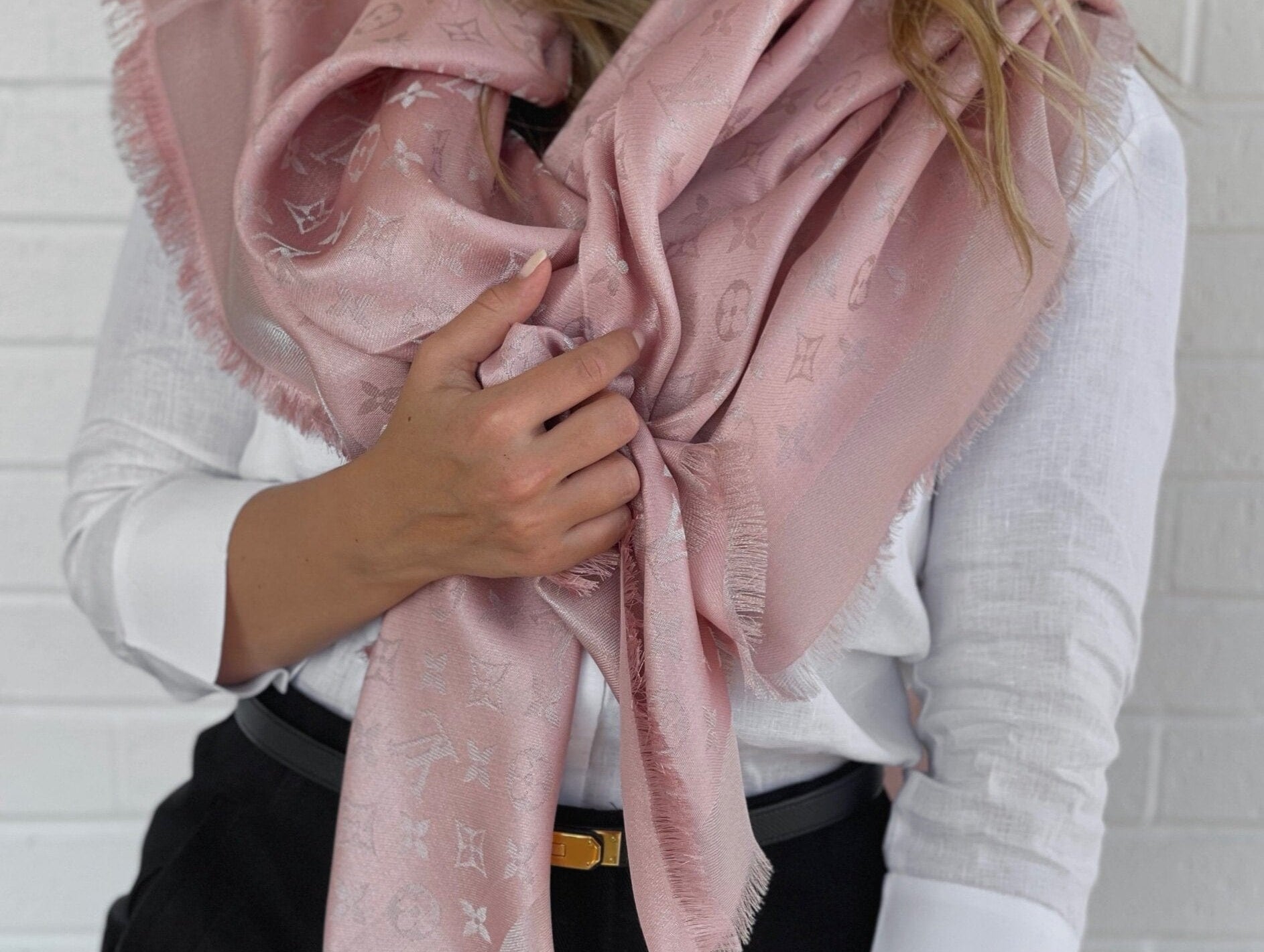 Louis Vuitton Shawl MONOGRAM SHINE SHAWL VELVET ROSE (M70805) - Redeluxe