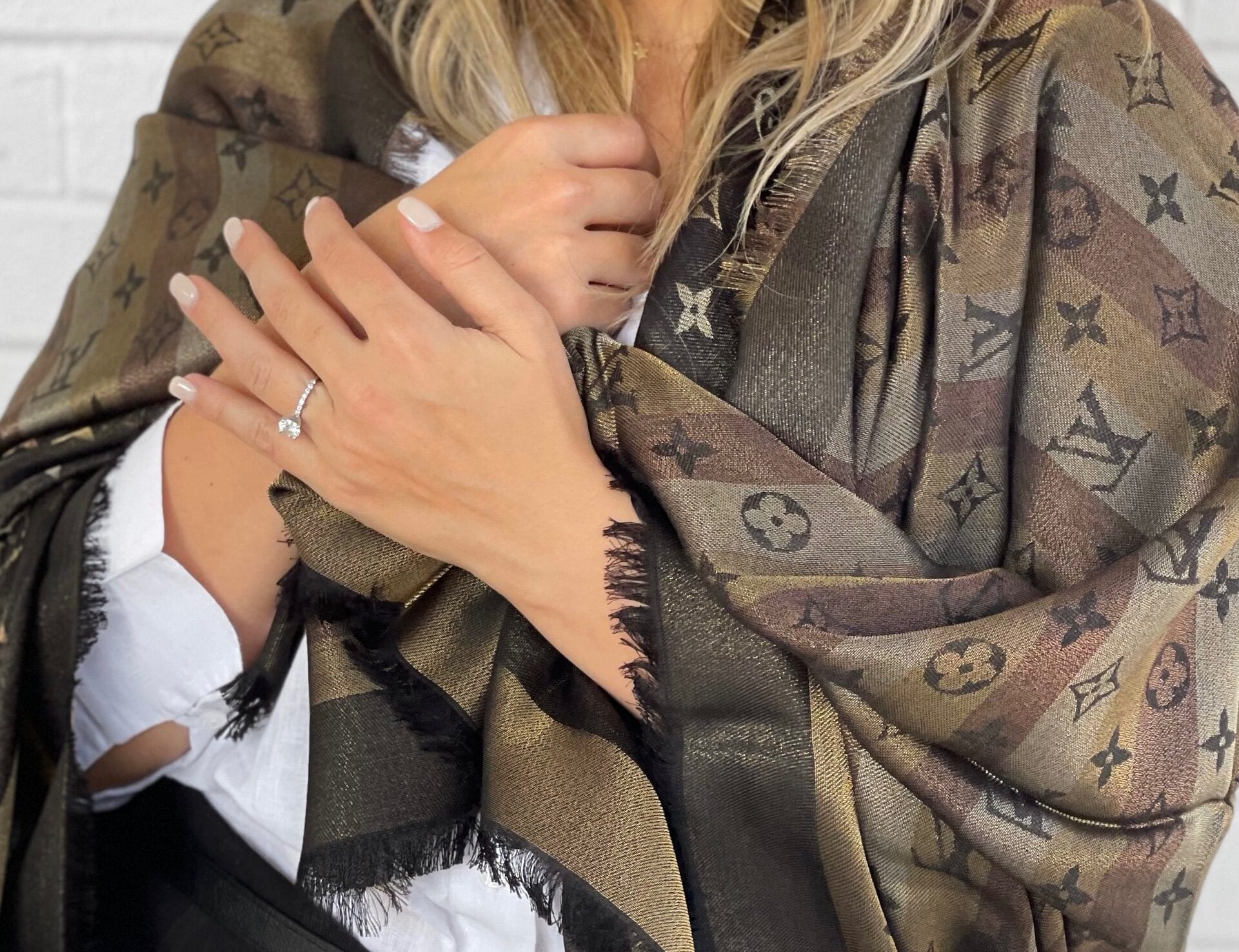 Louis Vuitton Shawl SO SHINE MONOGRAM SHAWL BLACK (M71548) - Redeluxe