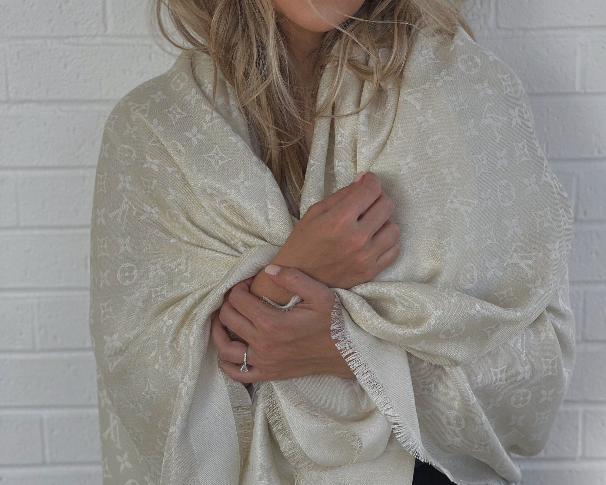 Louis Vuitton Shawl White Monogram Shine Shawl White (M74026) - Redeluxe