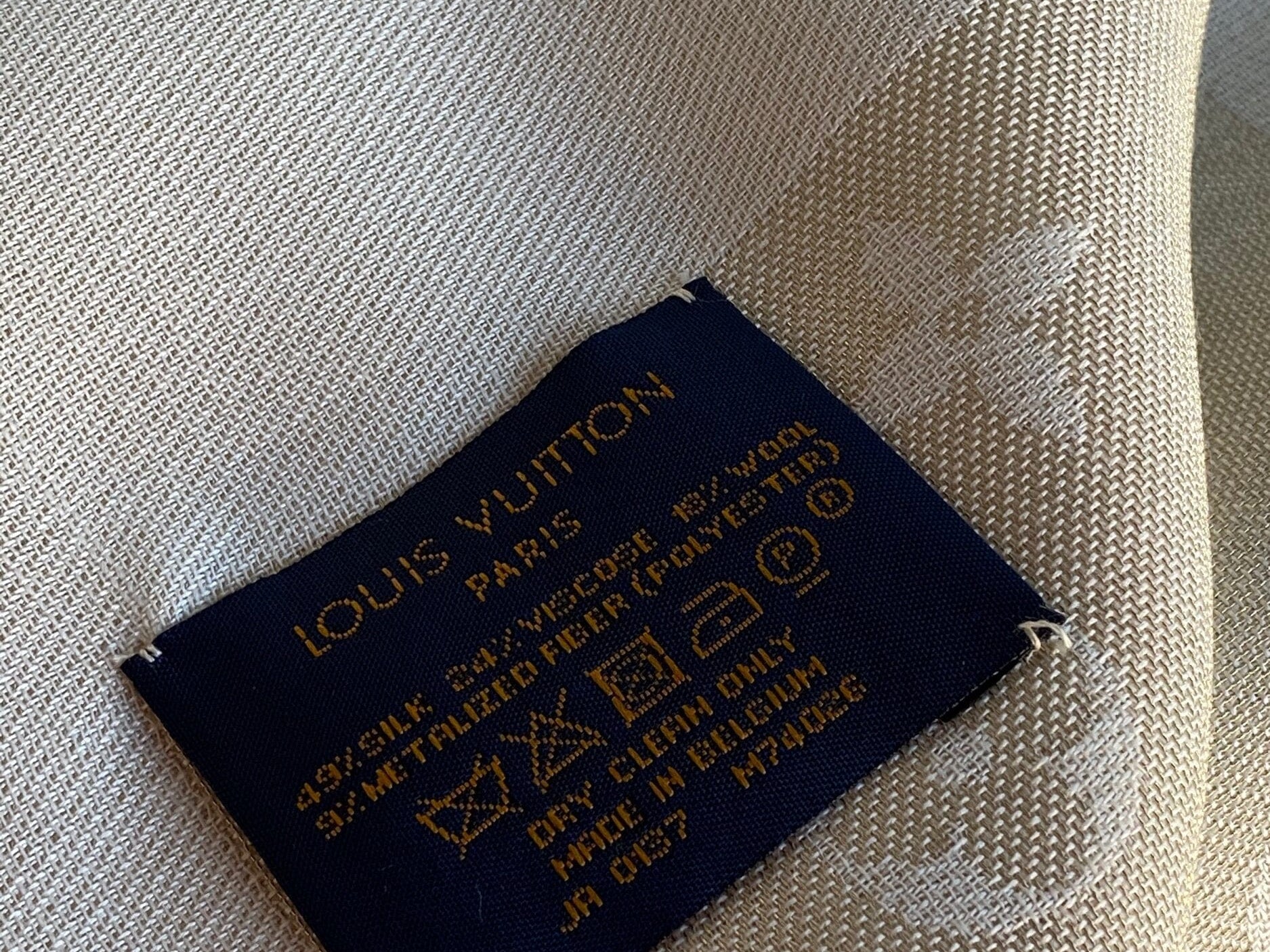Louis Vuitton Shawl White Monogram Shine Shawl White (M74026) - Redeluxe