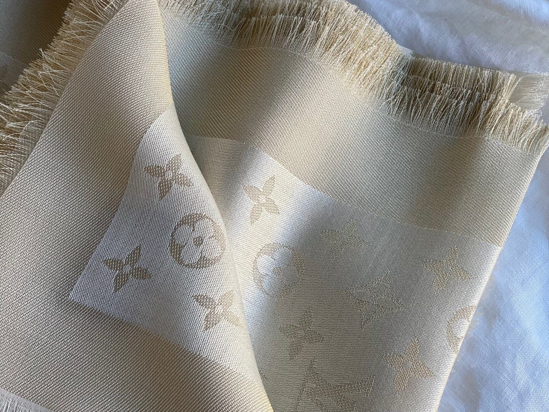 Louis Vuitton Shawl White Monogram Shine Shawl White (M74026) - Redeluxe
