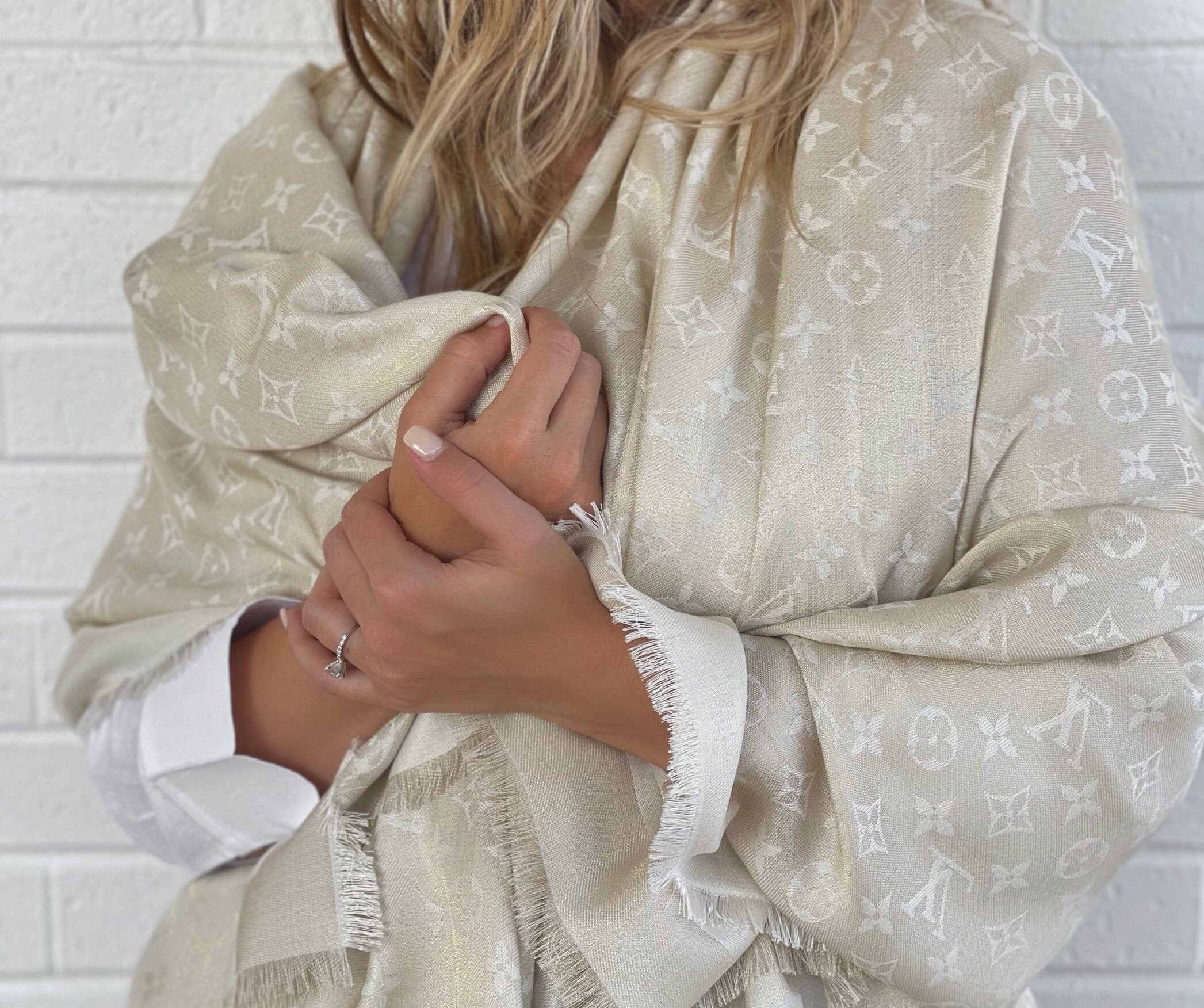 Louis Vuitton Shawl White Monogram Shine Shawl White (M74026) - Redeluxe