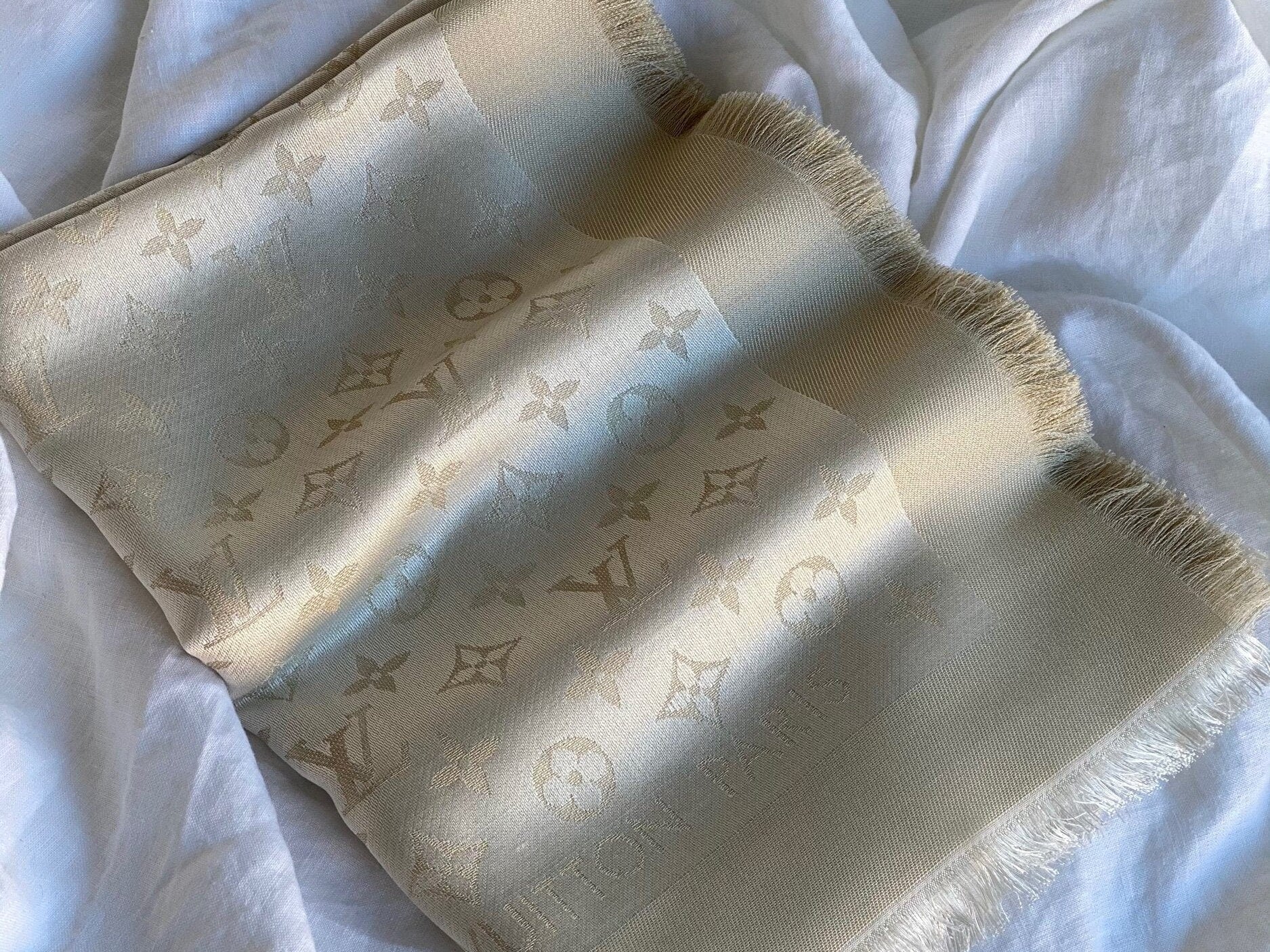 Louis Vuitton Shawl White Monogram Shine Shawl White (M74026) - Redeluxe